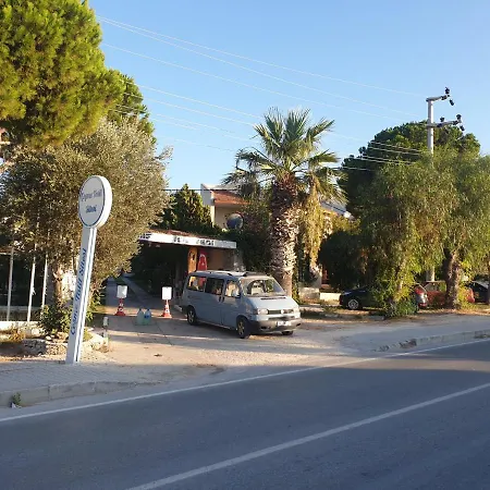 Apartmán Tatil Koyu Cicek Kokulari, Cam, Palmiye Agaclari Icerisinde Çeşme